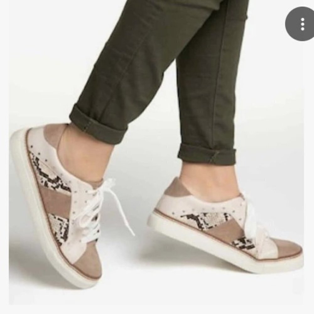 CROWN VINTAGE Women's Kalinda Sneaker,  Size 8.5